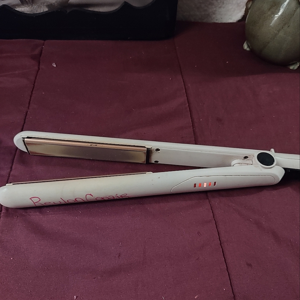 Revlon conair straightener